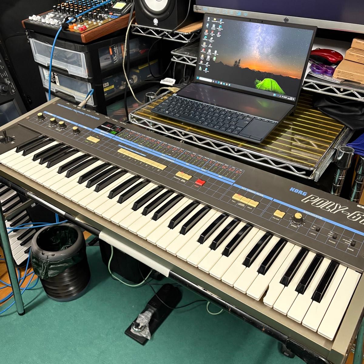 【現状品】KORG POLY-61 アナログシンセサイザー ケース付き 現状品】KORG POLY-61 アナログシンセサイザー ケース付き
