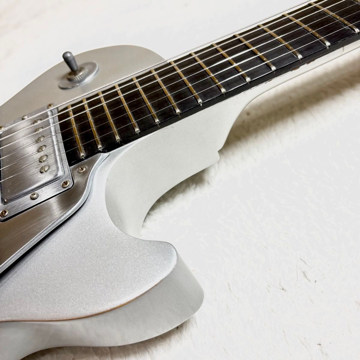 ギブソン レスポールスタジオ レアカラーplatinum エボニー指板2004年 ギブソン レスポールスタジオ レアカラーplatinum エボニー指板