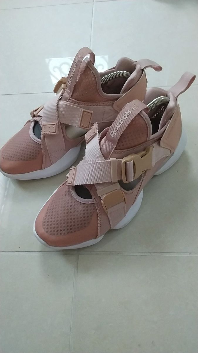 クーポン得!値下げなし!即決のみ! Reebok リーボック 軽量速乾 スニーカー サンダル スリッポン 24cm ダスティピンク