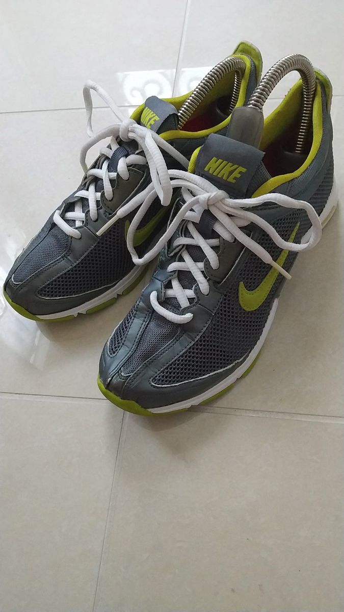 クーポン得!値下げなし即決のみ! NIKE ナイキ 速乾軽量 トレーニング スニーカー 23.5cm シルバー 蛍光グリーン ジム
