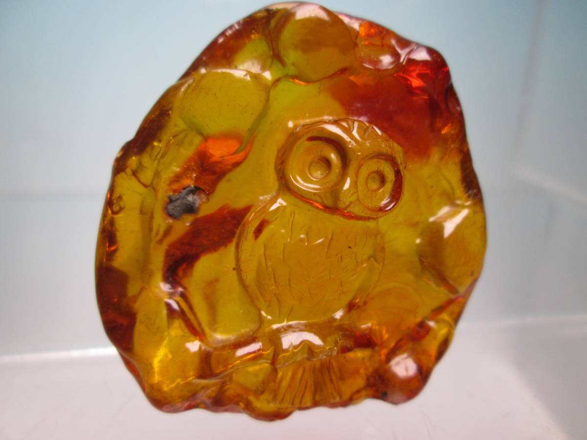 [. month ] natural amber . sculpture loose 3,7cmx3,9cmx1,15cm 8g pendant . please 