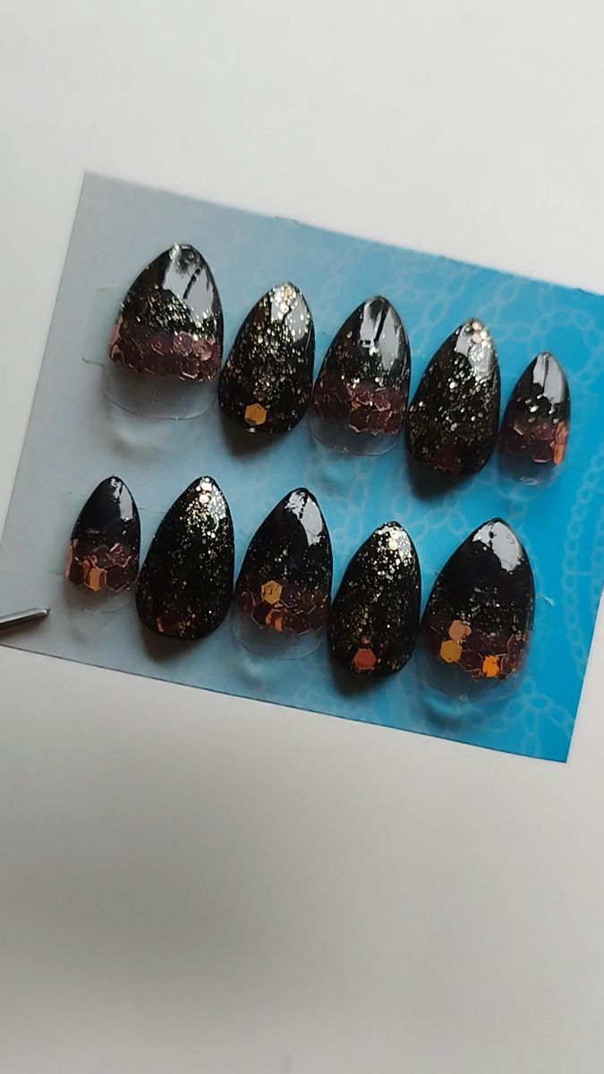 ブラック×ゴールド* * *ギラギラネイル