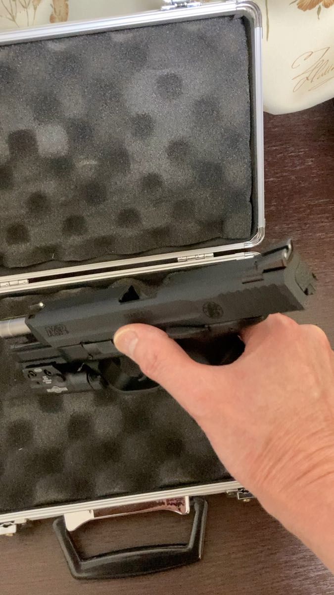 マルイ製ガスブローバックガンM&P9+シュアフャイヤXC2 レーザーGREE (レプリカ) 全て新品商品(保管品) 観賞用