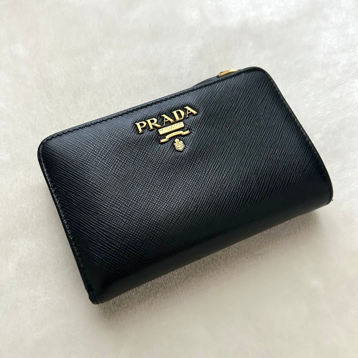PRADA プラダ 二つ折り財布 折り財布 レザー 黒|Yahoo!フリマ PRADA プラダ 二つ折り財布 折り財布 レザー 黒|Yahoo!フリマ
