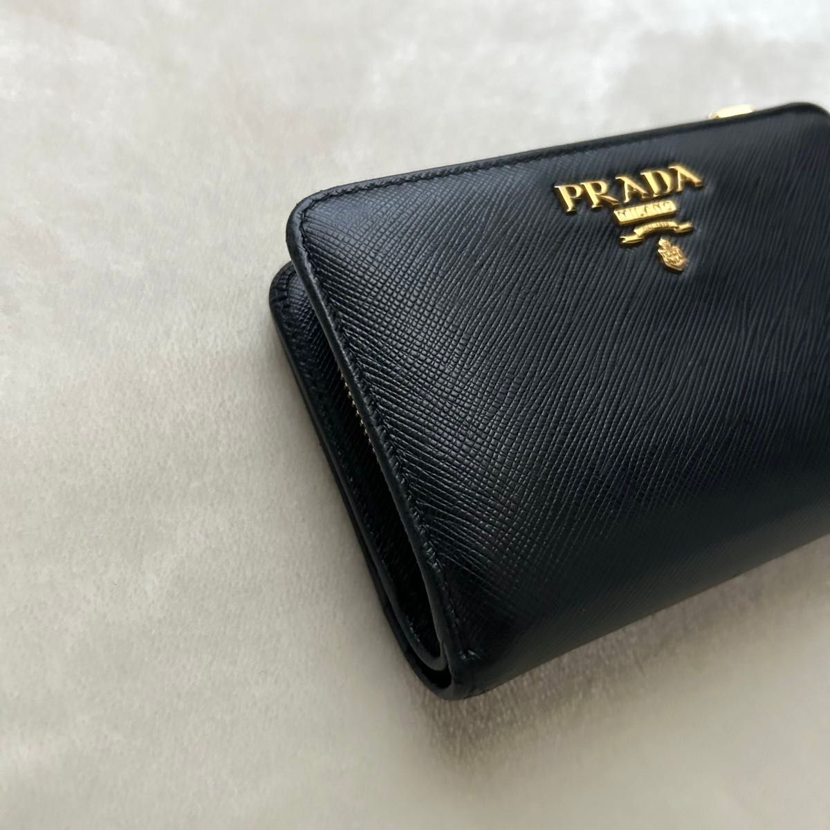 PRADA プラダ 二つ折り財布 折り財布 レザー 黒|Yahoo!フリマ PRADA プラダ 二つ折り財布 折り財布 レザー 黒|Yahoo!フリマ