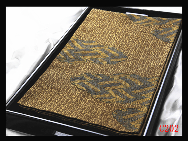 美術】C202厳選西陣 手織 典雅な縫いの表情 幾何文様極上逸品黄橡地 六