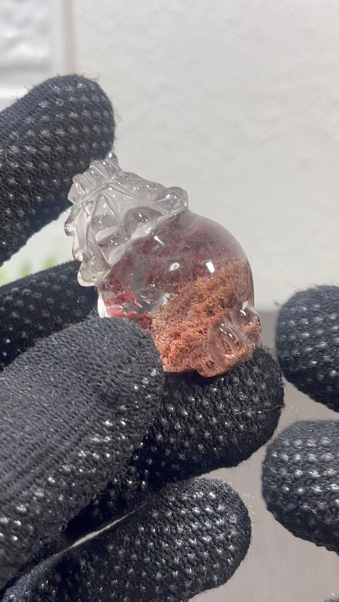 ガーデンクォーツ 龍亀 ロングイ 水晶 赤色の内包物入り 天然石