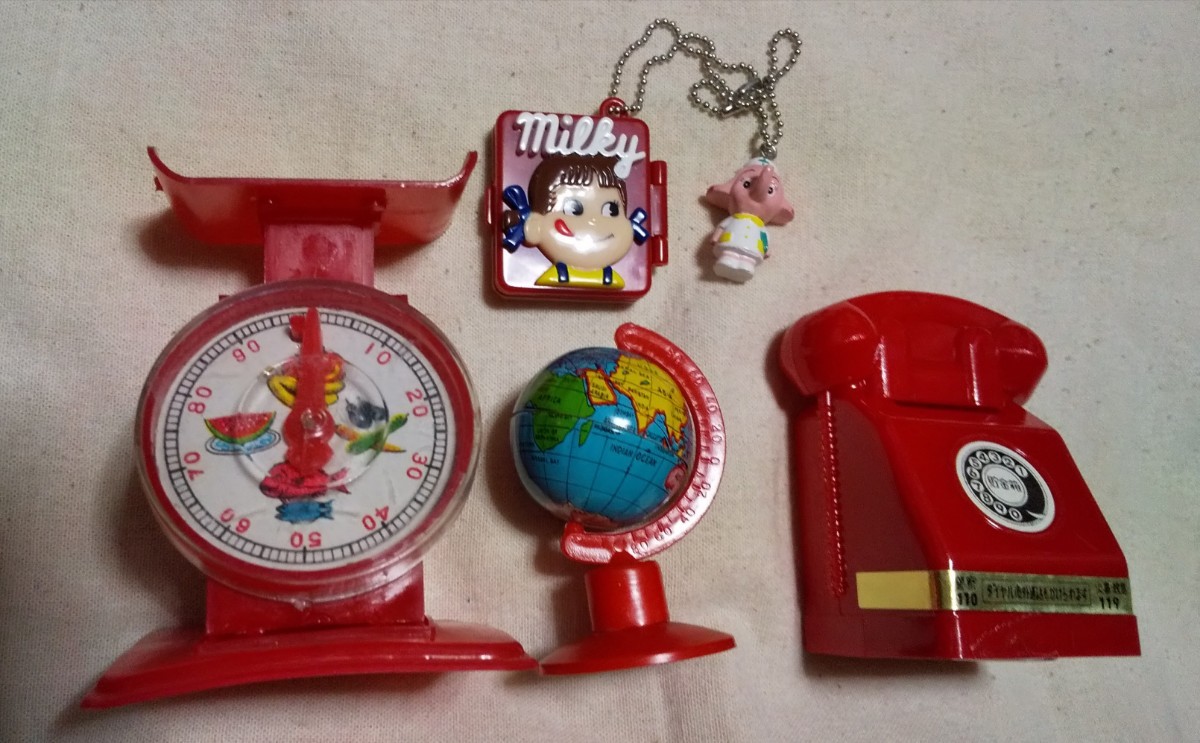 昭和レトロ  おもちゃ五点セット まとめ 赤電話 貯金箱 秤 地球儀 ペコちゃん