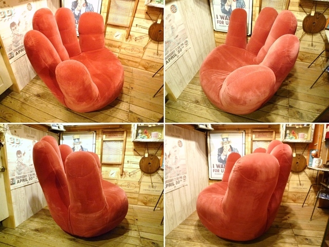 80’ｓ　ビンテージ　家具　ハンドチェア　手の形　椅子　イス　回転式　赤　ベルベット素材　インテリア　ディスプレイ　レア_画像3