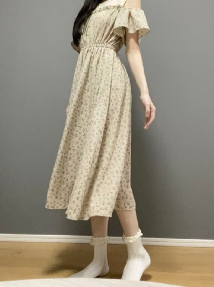 レースオフショル小花柄ワンピース