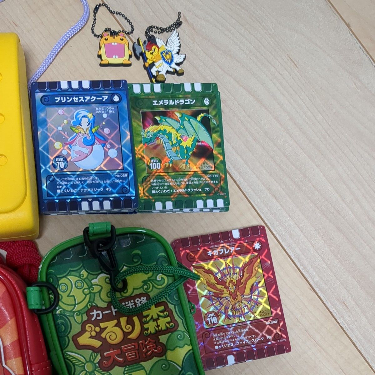 カード迷路 ぐるり森 大冒険 ポーチ キラカード キーホルダー