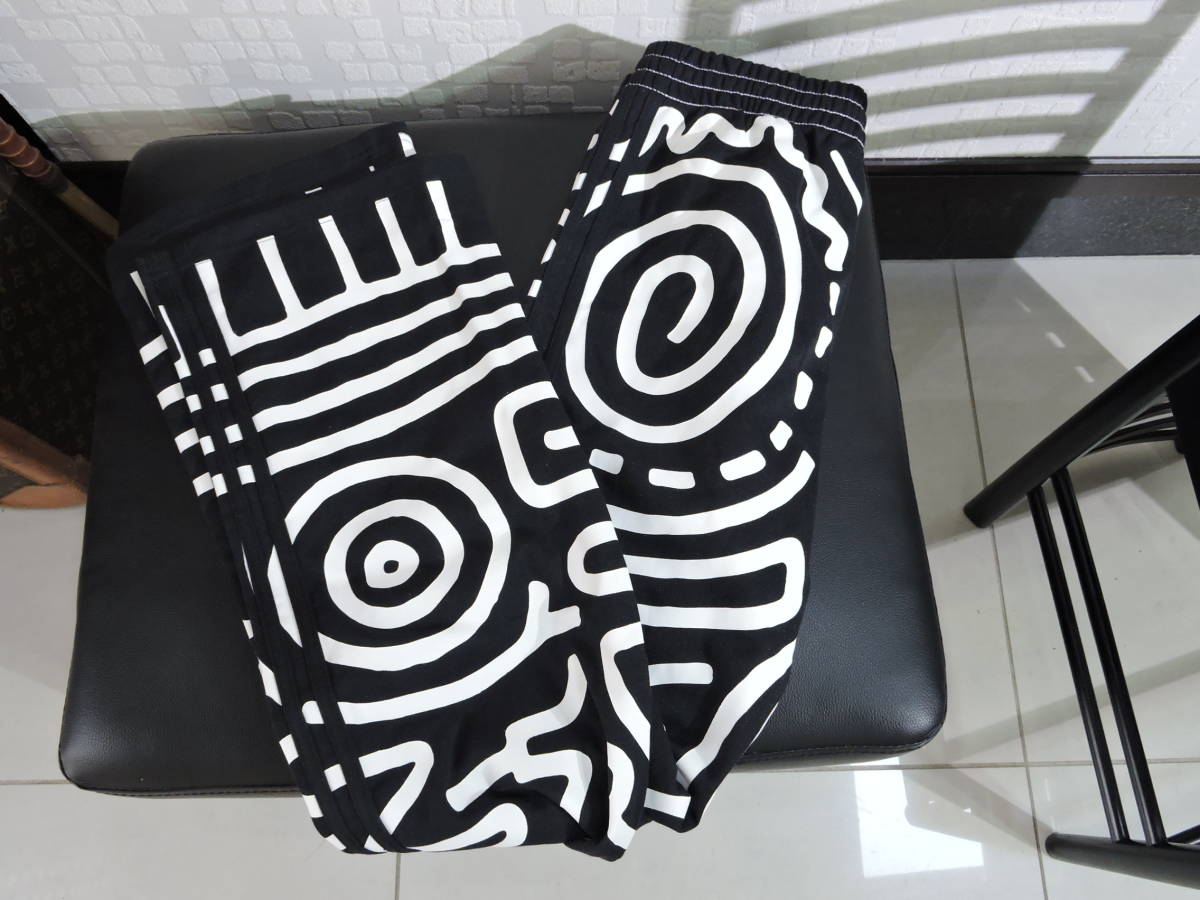 タグ付 adidas JEREMY SCOTT キースヘリング 総柄上下 トラックスーツ (S) ビンテージ アートピース 黒 タグ付 adidas JEREMY SCOTT キースヘリング 総柄上下 トラックスーツ (S) ビンテージ アートピース 黒