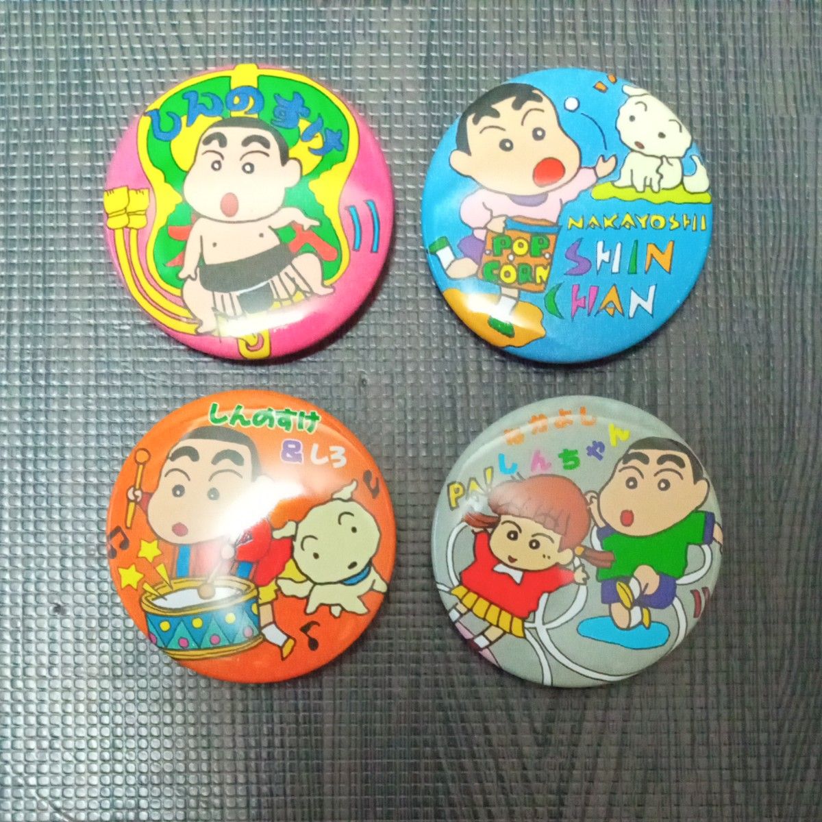 クレヨンしんちゃん 缶バッジ 当時物 昭和平成レトロ クレヨンしんちゃん 缶バッジ 当時物 昭和平成レトロ(新作グッ