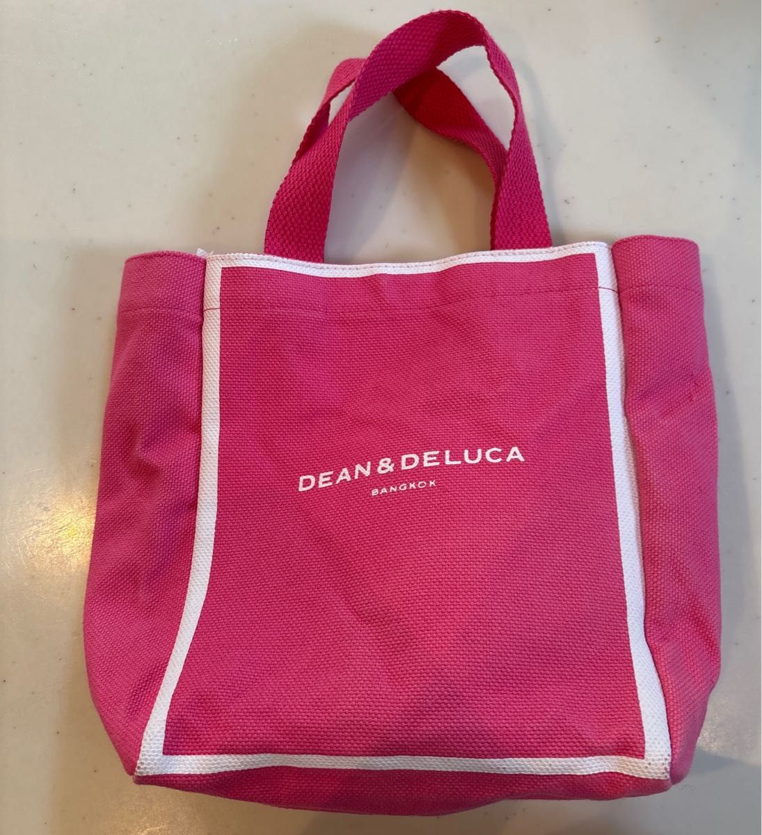 【DEAN & DELUCA 】バンコク限定 ピンク トートバッグ Lサイズ 日本未発売】DEAN & DELUCA バンコク限定ピンク トートバッグ