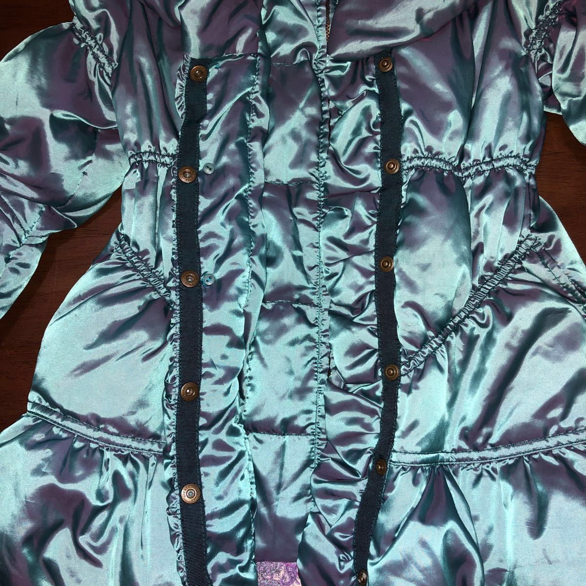 [ANNA SUI mini| Anna Sui Mini ] пуховик верхняя одежда жакет защищающий от холода 100. б/у изумруд зеленый 