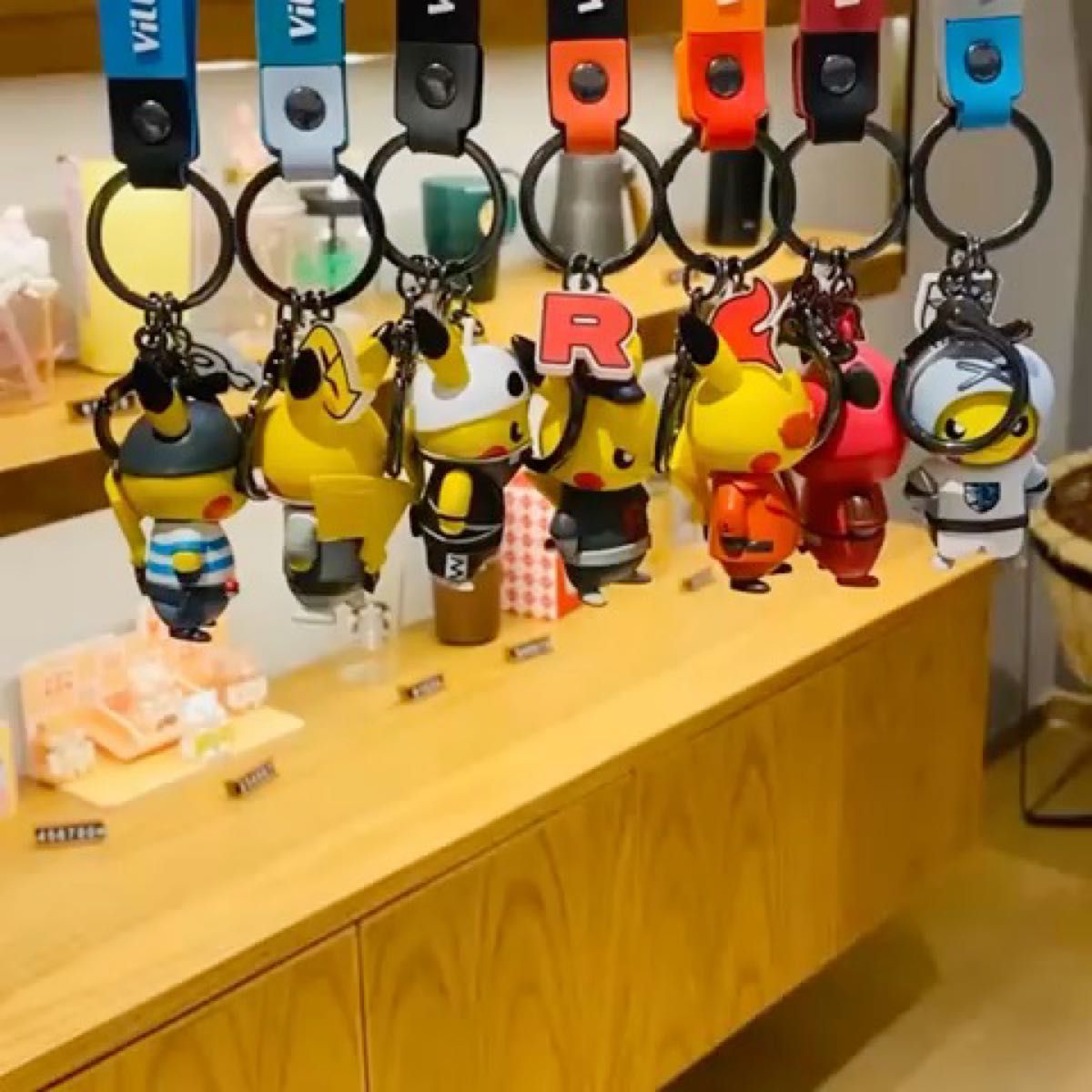 ポケモン団員ごっこピカチュウ「ロケット団」 キーホルダー(中国正規版)
