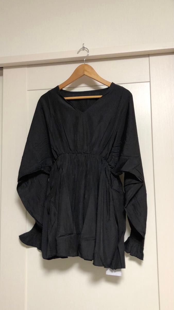 黒 ヘプラムブラウス 新品未使用 ブラック
