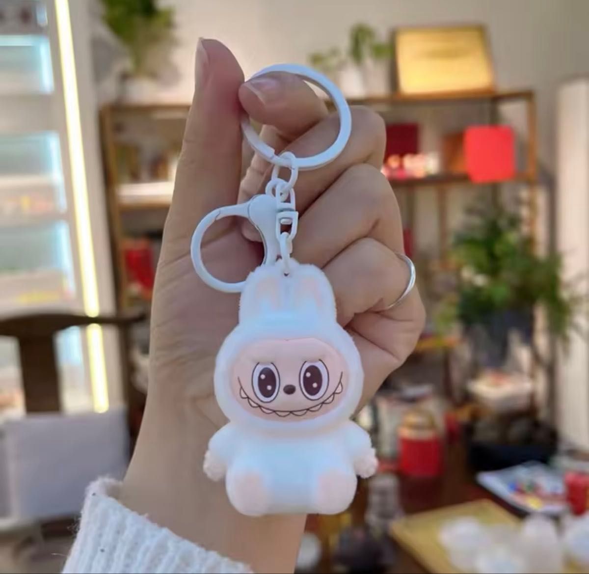 LABUBU ラブブ ぬいぐるみキーホルダー 新品未使用 新品未使用】ラブブぬいぐるみキーホルダー白×1|Yahoo!フリマ