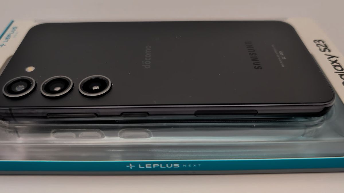 【美品】Galaxy S23 本体 256GB SIMフリー★DOCOMO 新品ガラスフィルムとクリアケース付き★即発送 国内版