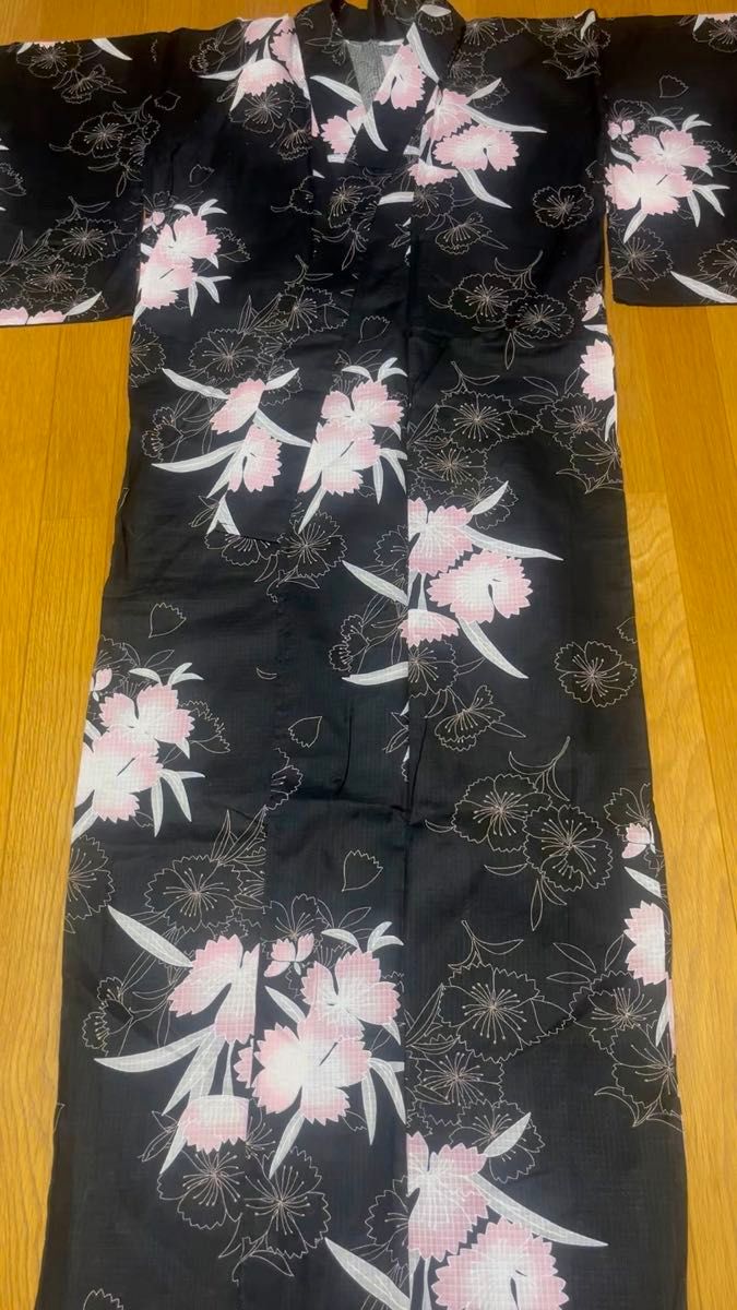 黒地に撫子模様 大人っぽい浴衣