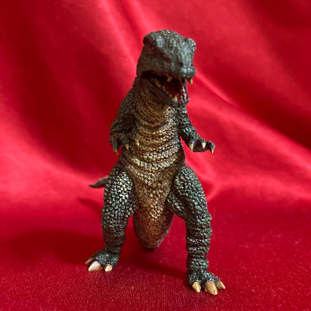 ゴロザウルス リペイント品 HGシリーズゴジラ 怪獣総進撃編 バンダイガシャポン ゴロザウルス リペイント品 HGシリーズゴジラ 怪獣総進撃編