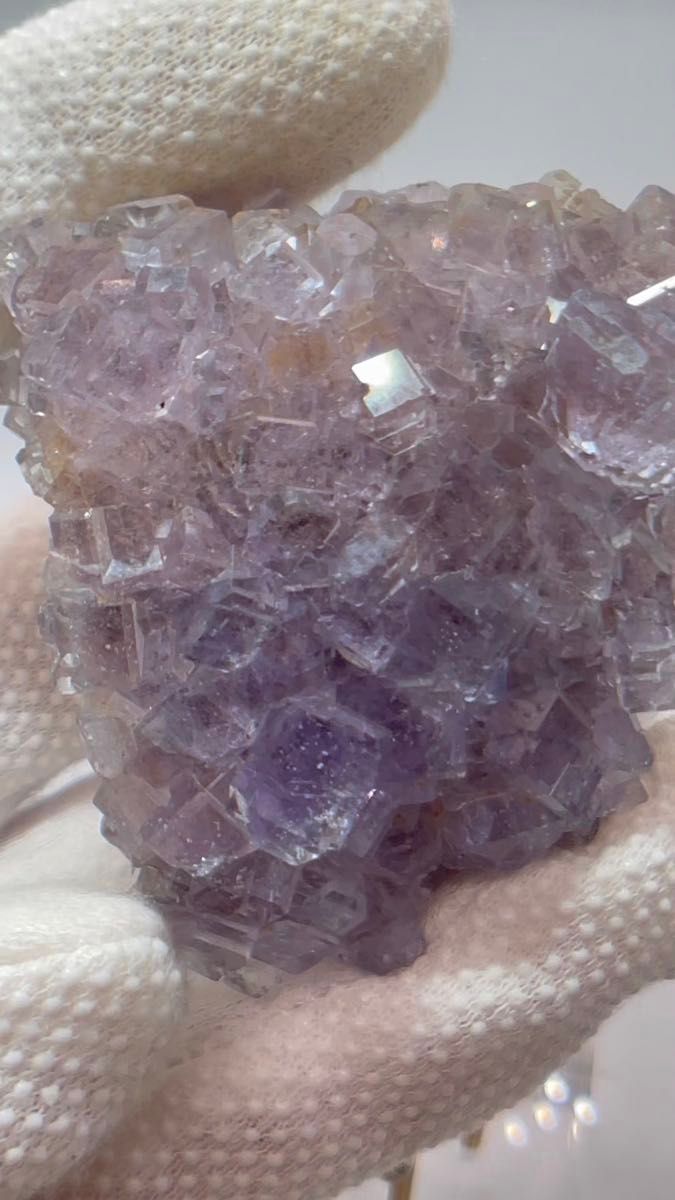 379# 125g まるで紫陽花!薄紫色でジューシーなフローライト【湖南省】天然石 鉱物標本