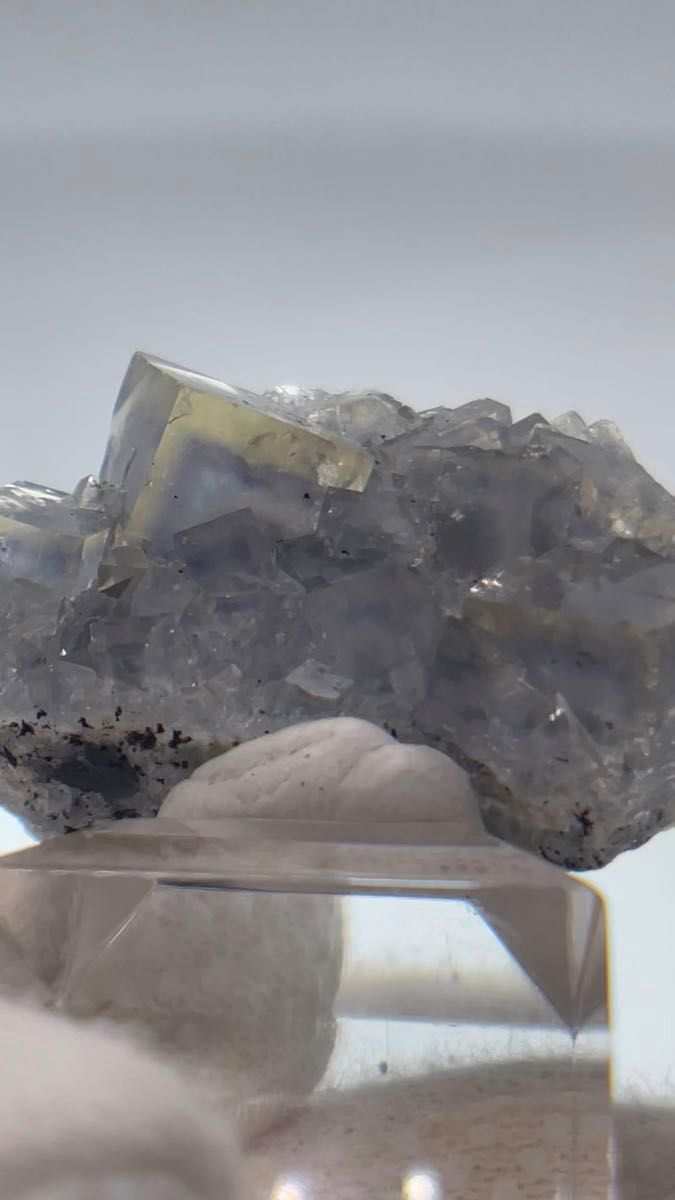 390# 25g フランスのラバールのものにとてもよく似たフローライト【北京】天然石 鉱物標本 ハイクオリティ AAA級 希少