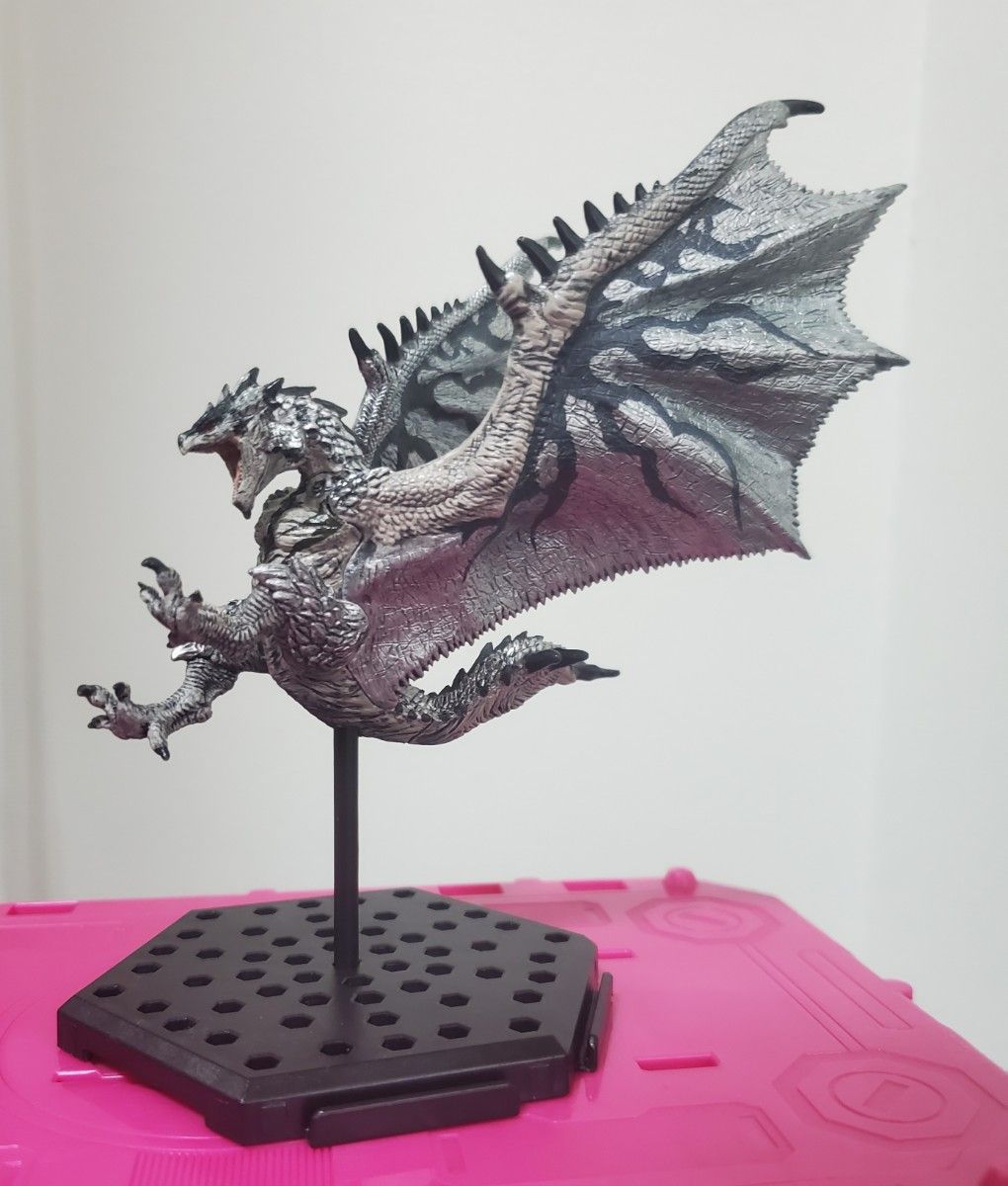 モンスターハンター モンハン フィギュア リオレウス希少種 モンスターハンター モンハン フィギュア リオレウス希少種