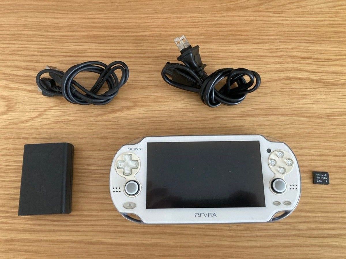 PS Vita 1000 ソウルサクリファイス 本体 充電器 PCH-1000