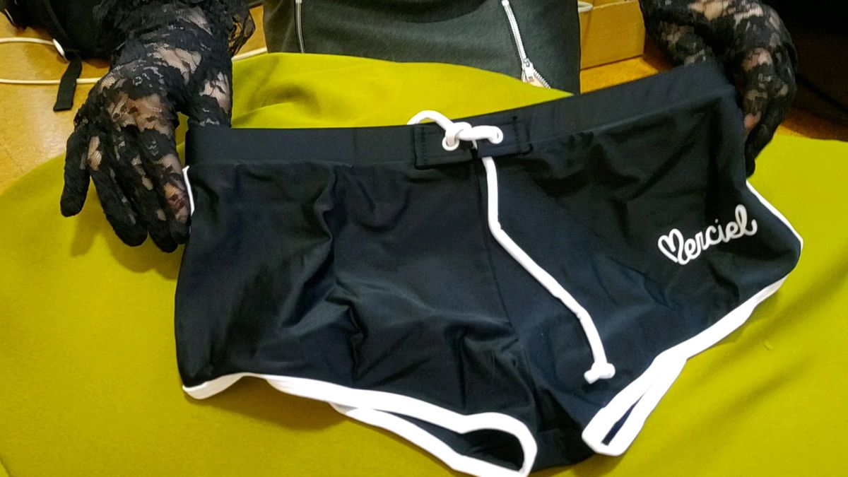 ストレッチパンツ スポーツウェア ホットパンツ ヨガウェア Mサイズ つるつるさらさら ツルツル素材 ストレッチ