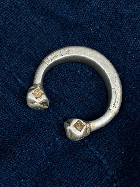 ANTIQUE AFRICAN TUAREG CHASED DESIGN CURRENCY BRACELET トゥアレグ