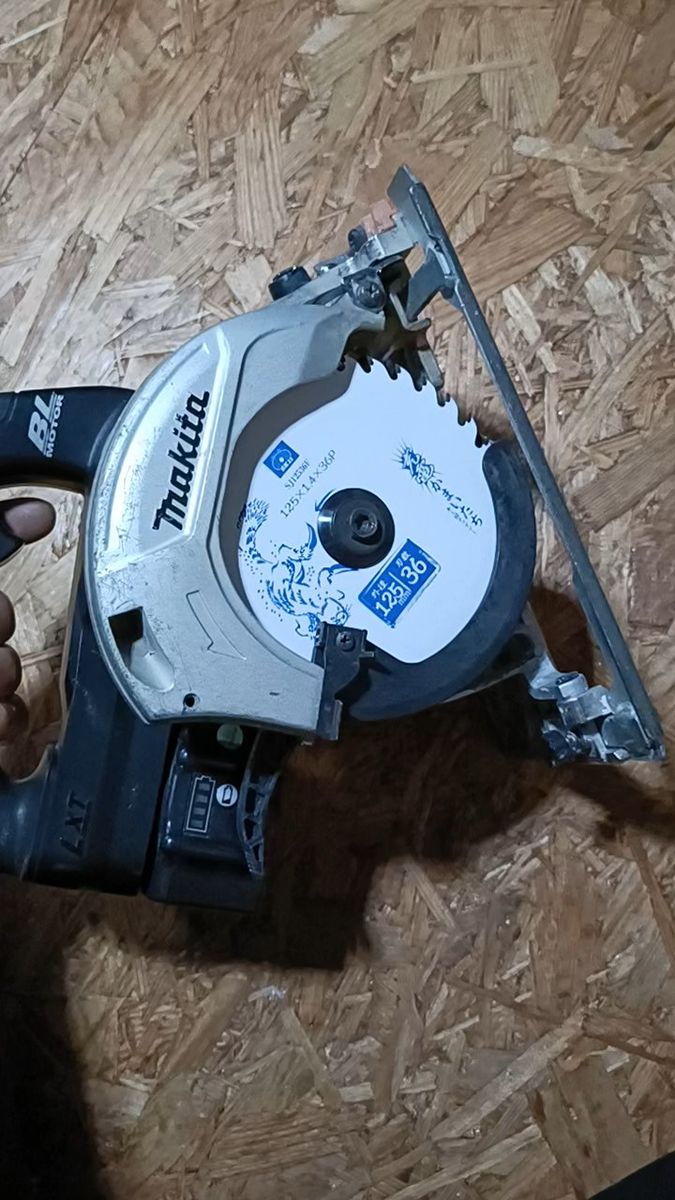 マキタ 18V充電式マルノコ HS471D