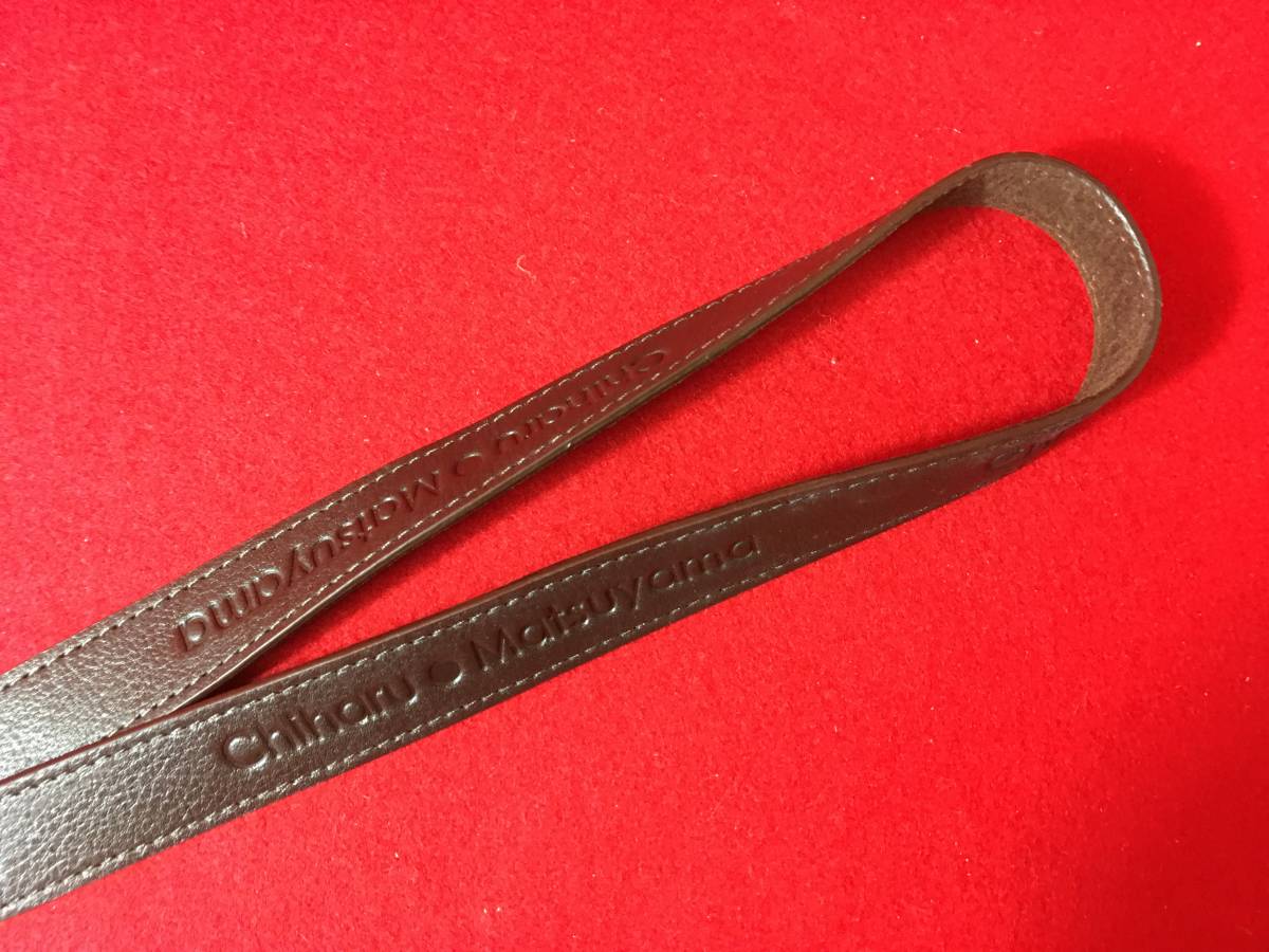 *[ excellent article .]* dead stock goods Matsuyama Chiharu neck strap 2004 Chiharu Matsuyama OFFICE GENKI strap holder leather. necklace type 