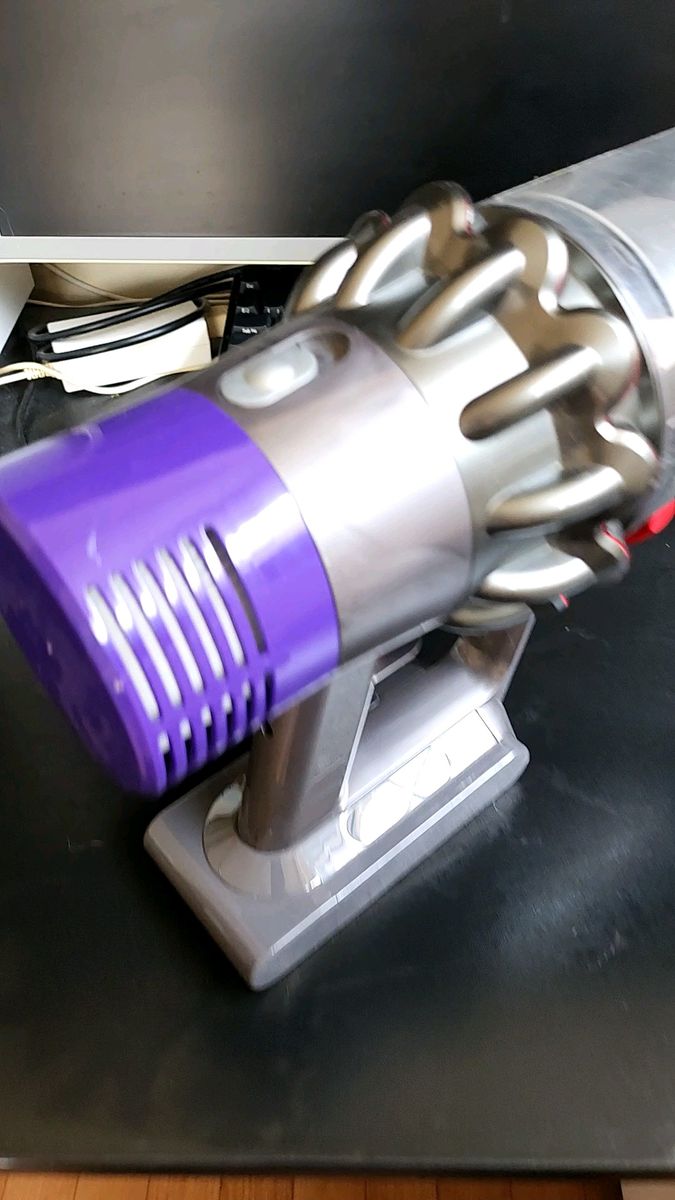 ダイソン Dyson V10 (SV12)本体のみ コードレスクリーナー