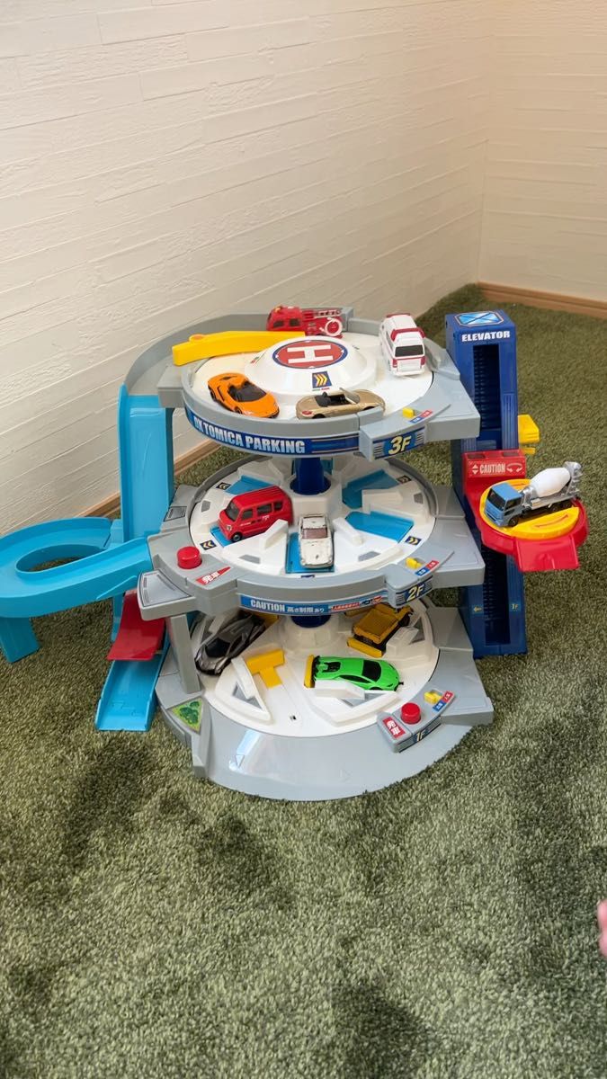 【中古】トミカ ぐるぐるシュート DXトミカパーキング