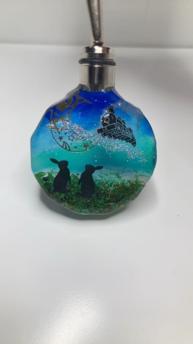 No.304 レジン LEDライト付き 幻想 風景 列車 うさぎ ハンドメイド ネックレス キーホルダー