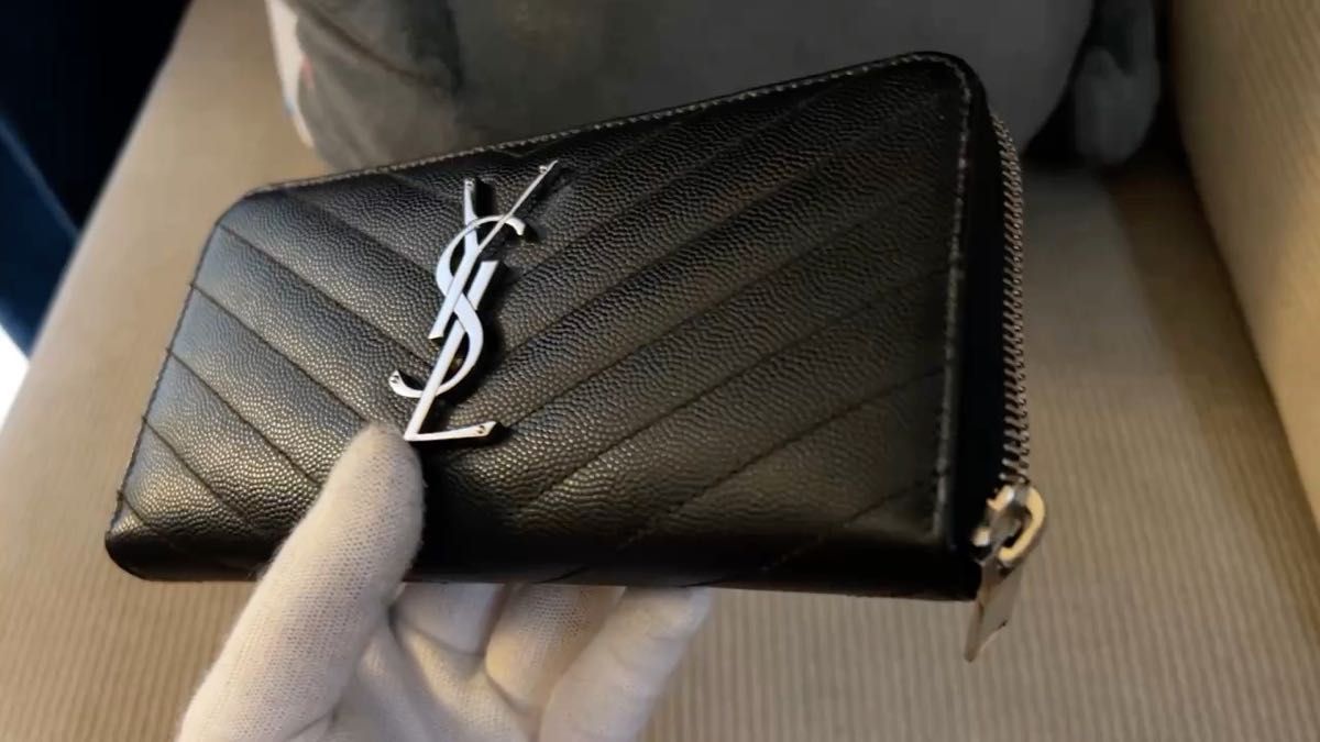 美品 正規品 サンローラン 長財布 ブラック キャビアスキン YSL Vステッチ