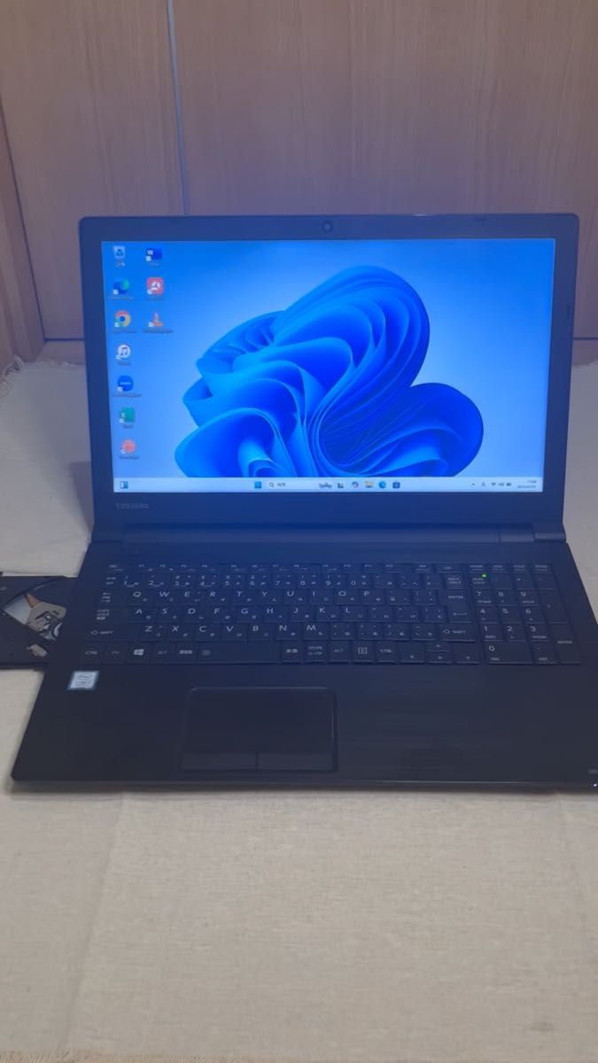 E-98/クアッドコアi7-8550U/SSD256/8GB/カメラ/DVD