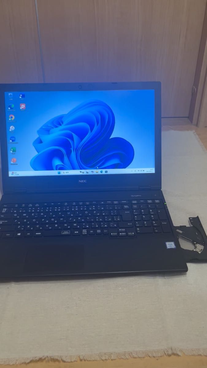 F-3/状態良/クアッドコアi5-8265U/SSD256/8GB/カメラDVD