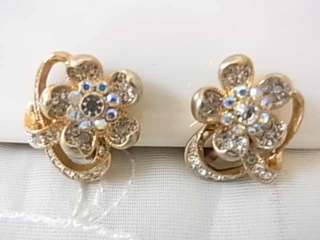  shines zircon Stone flower .. centre is Aurora color style . Kirameki ... flower flower earrings *