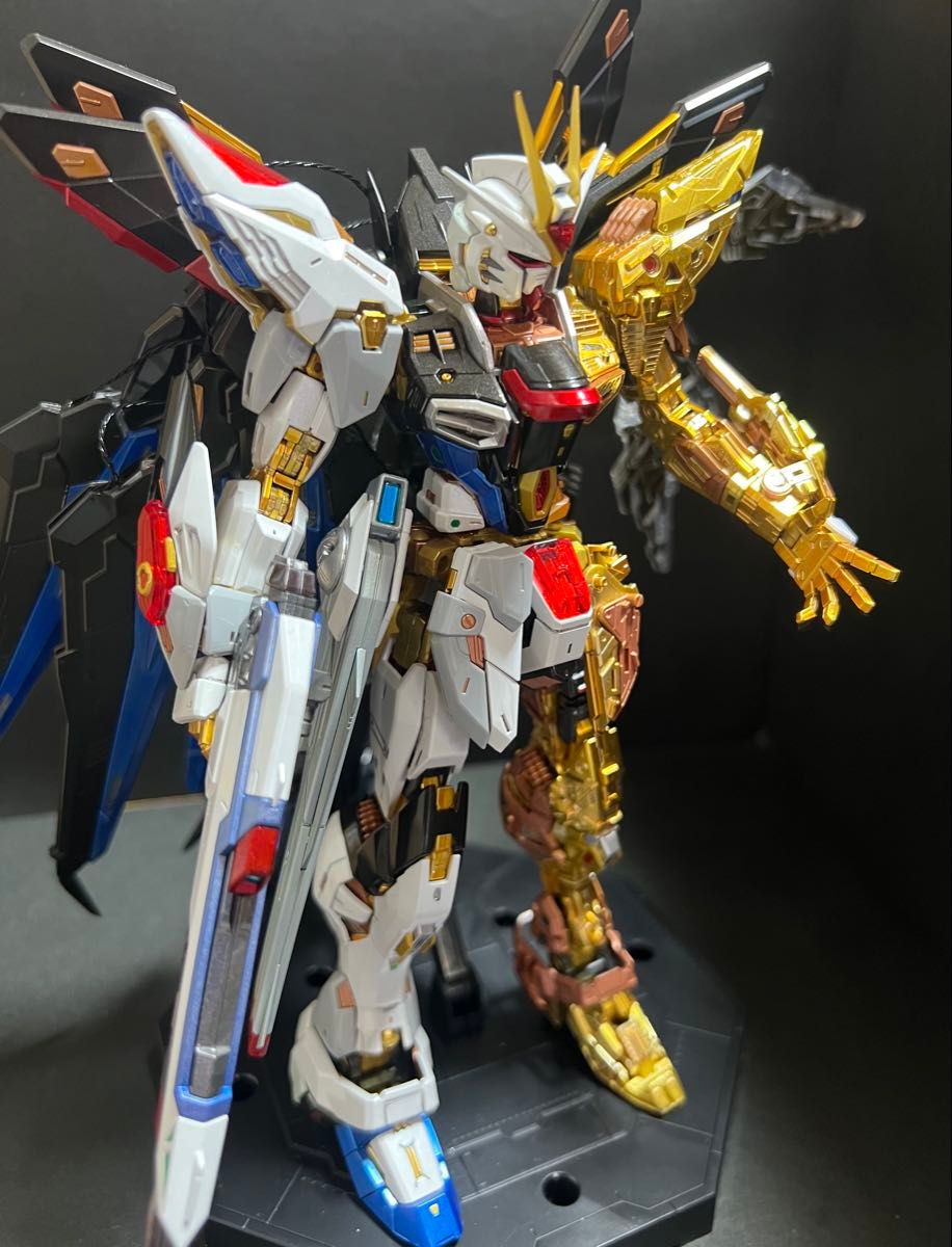 ガンプラ完成品MGEXストライクフリーダムガンダム 外箱あり LED発光 ガンプラ完成品MGEXストライクフリーダムガンダム 外箱あり LED