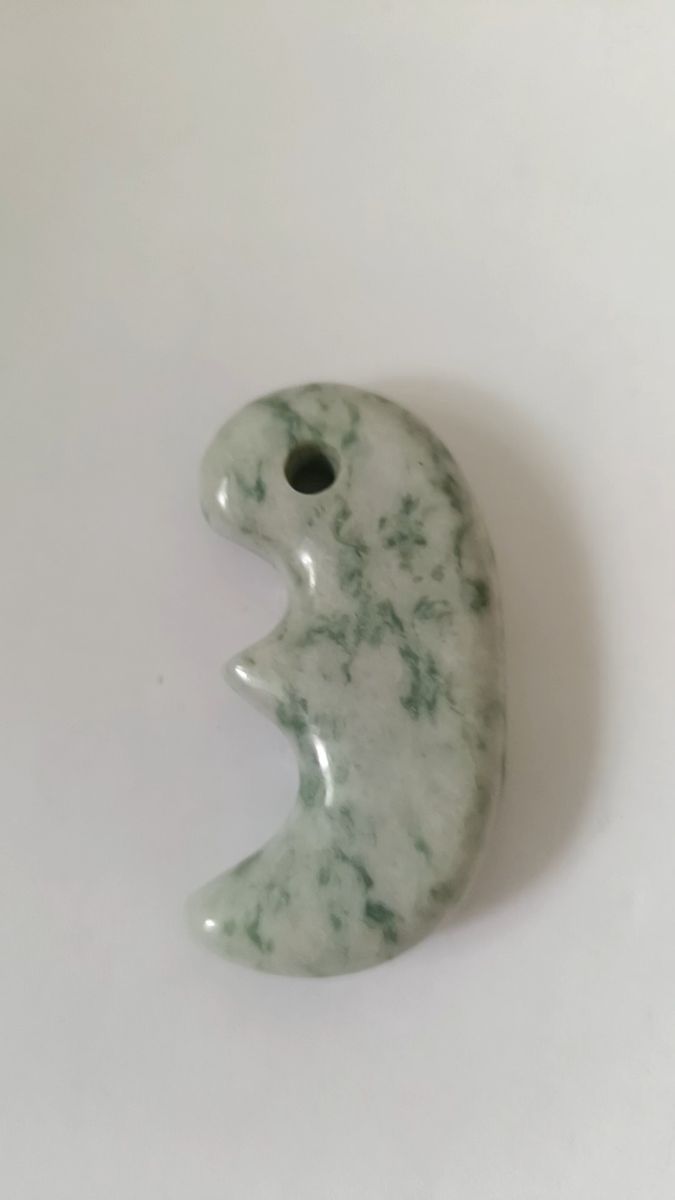糸魚川翡翠 勾玉