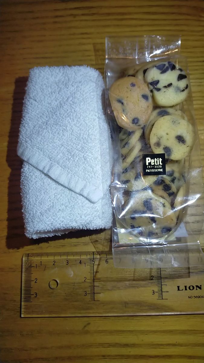 タオルハンカチ+とても美味しいクッキー1袋 、チョコチップクッキーお菓子プレゼントにも!