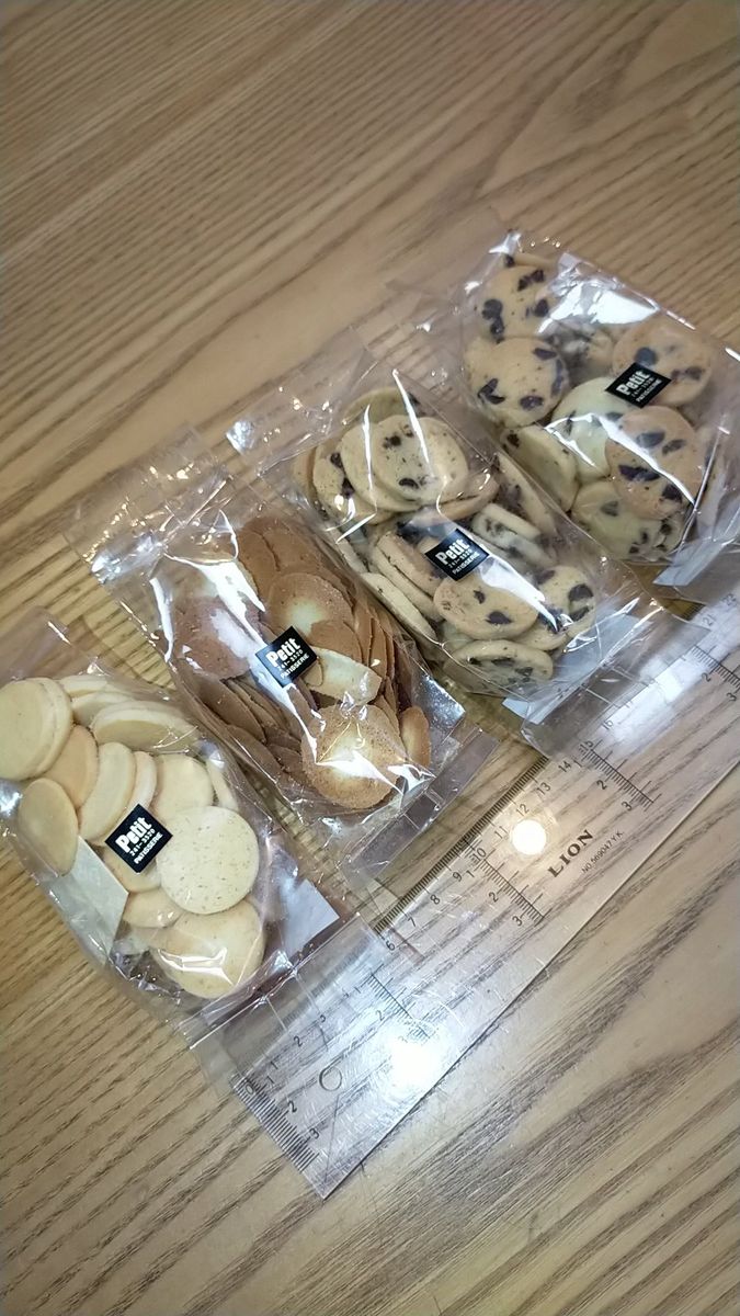 とても美味しいクッキーまとめて4袋、チョコチップクッキー×2、ラングドシャ、パルミージャ お菓子プレゼントにも!