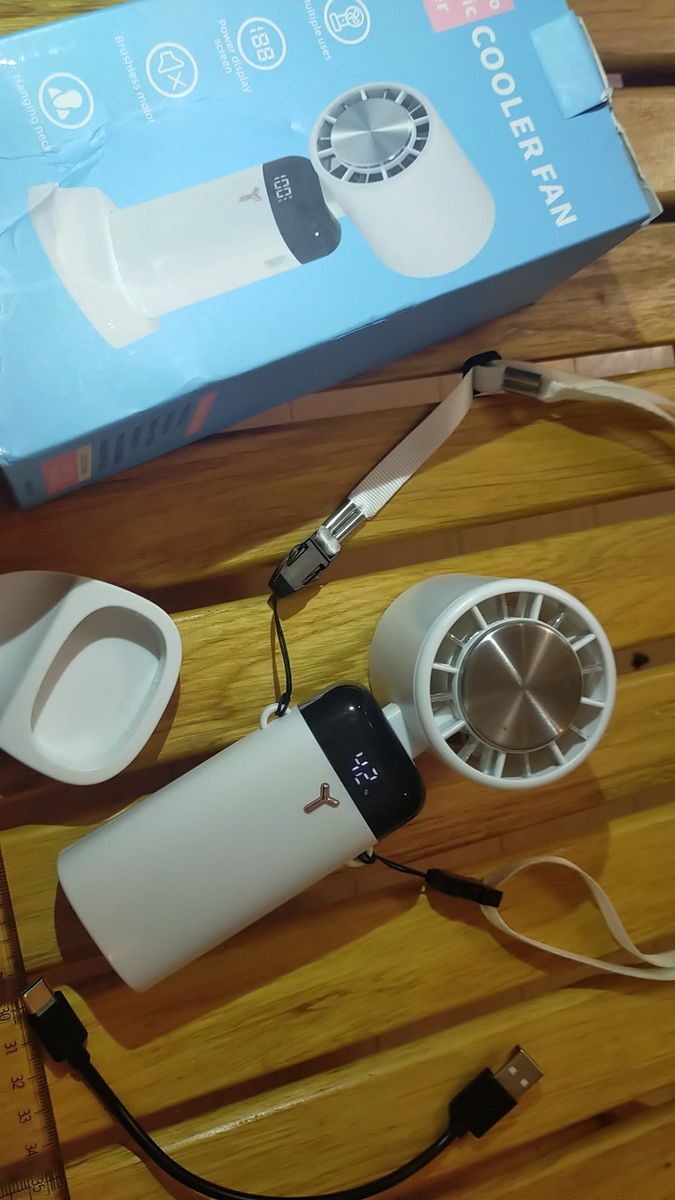 ホワイト白ハンディファン扇風機3段階風速設定3600mAh冷却プレート残量表示 手持ち扇風機