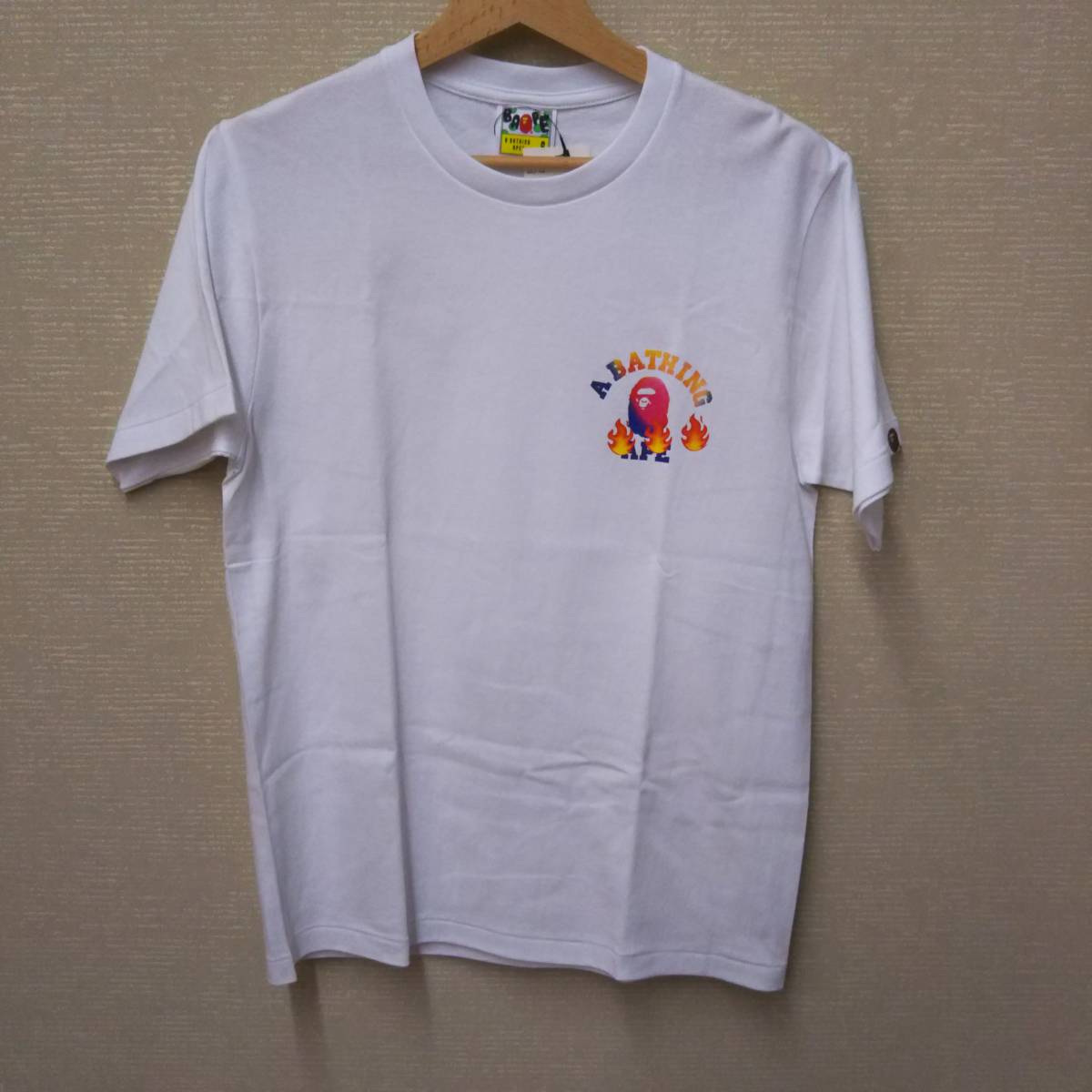 A BATHING APE college emoji fire Tシャツ Sサイズ 美品 ア ベイシング エイプ ロゴT _画像1