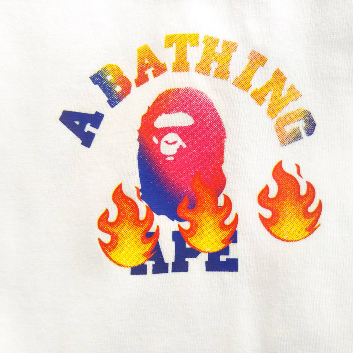 A BATHING APE college emoji fire Tシャツ Sサイズ 美品 ア ベイシング エイプ ロゴT _画像4