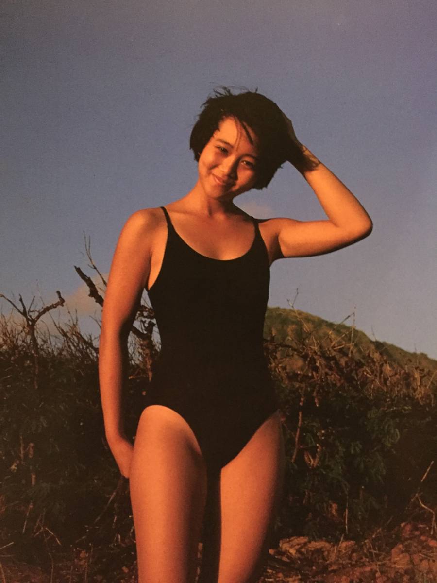 古本 帯なし 写真集 ちょうど水晶 浅香唯 ポスター付 撮影 野村誠一 アイドル 歌手 女優 スケバン刑事 麻宮サキ 水着 クリックポスト発送等 古本 帯なし 写真集 ちょうど水晶 浅香唯 ポスター付 撮影 野村誠一 アイドル 歌手 女優 スケバン刑事 麻宮サキ 水着 クリックポスト発送等