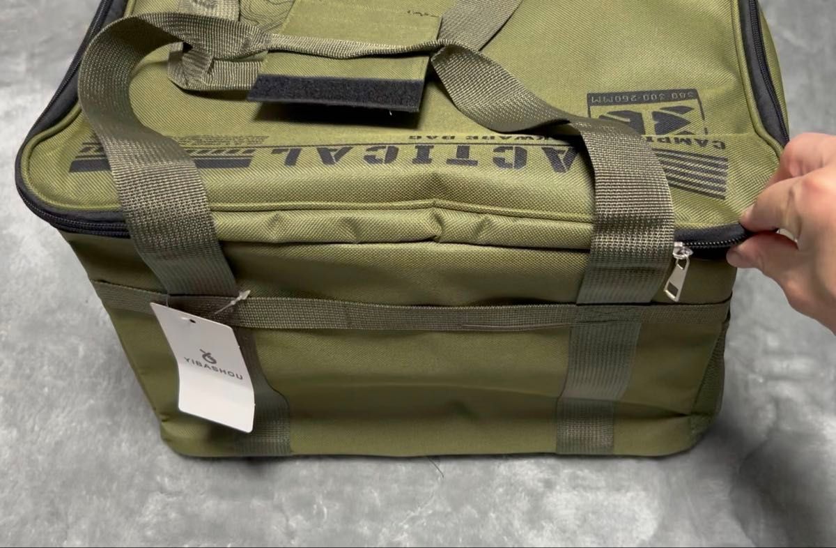 (新品)アウトドア 収納バッグ アーミーグリーン 容量30L キャンプ バーベキュー 釣り (仕切り調節及び取り外し可能)