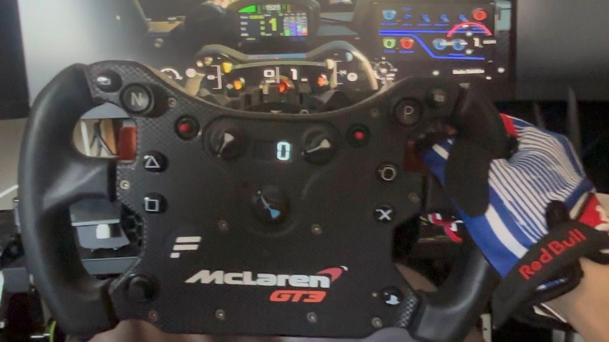 Fanatec McLaren GT3 V2 ステアリングホイール